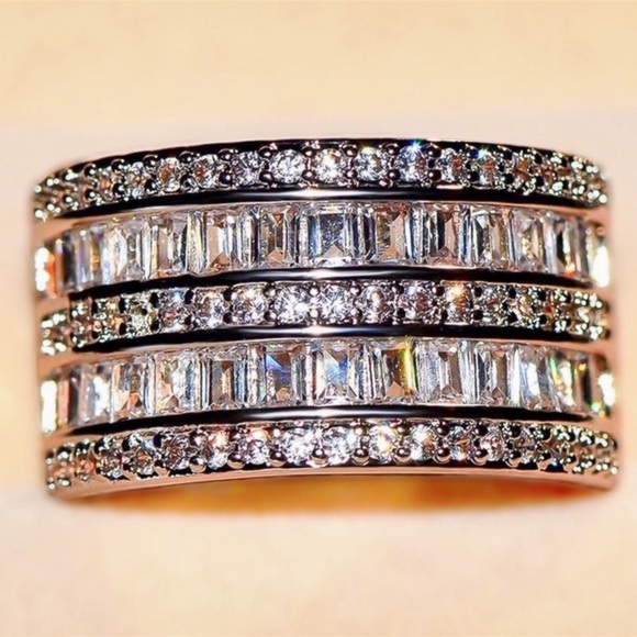 GlitzBlitz Jewelry - Sterling Silver 8.6ct Genuine White Sapphire Ring